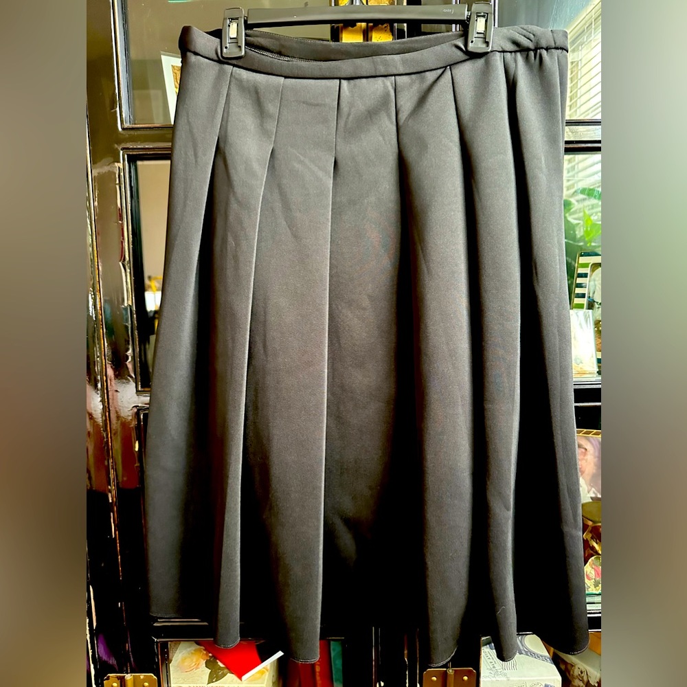 Full black skirt by Jennifer Lopez
